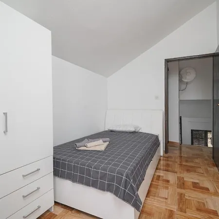 House Podraduc بيت للعطل